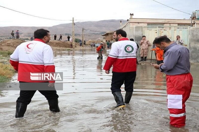 هلال احمر کرمانشاه به ۱۲۲ نفر از آسیب‌دیدگان سیلاب کمک کرد