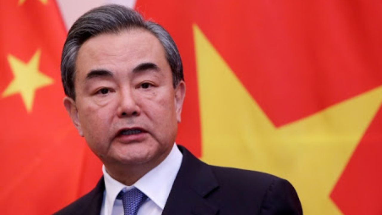وزير الخارجية الصيني يؤكد سياسة بلاده المبدئية في دعم مواقف إيران بمفاوضات فيينا