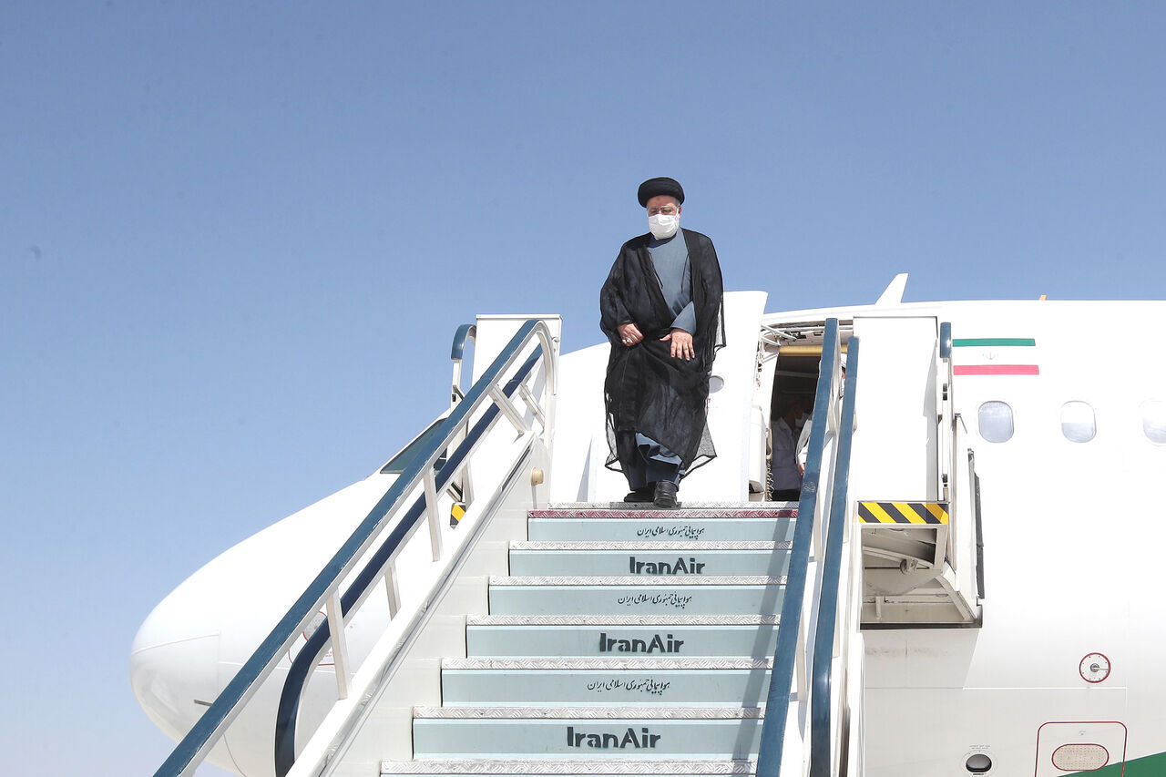 President Raisi arrives in Muscat to expand ties