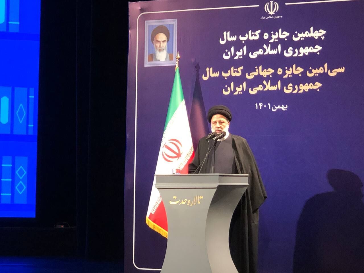 رئيسي: من واجب المفكرين والنخب حماية الثقافة والحضارة الإيرانية الإسلامية الثرية