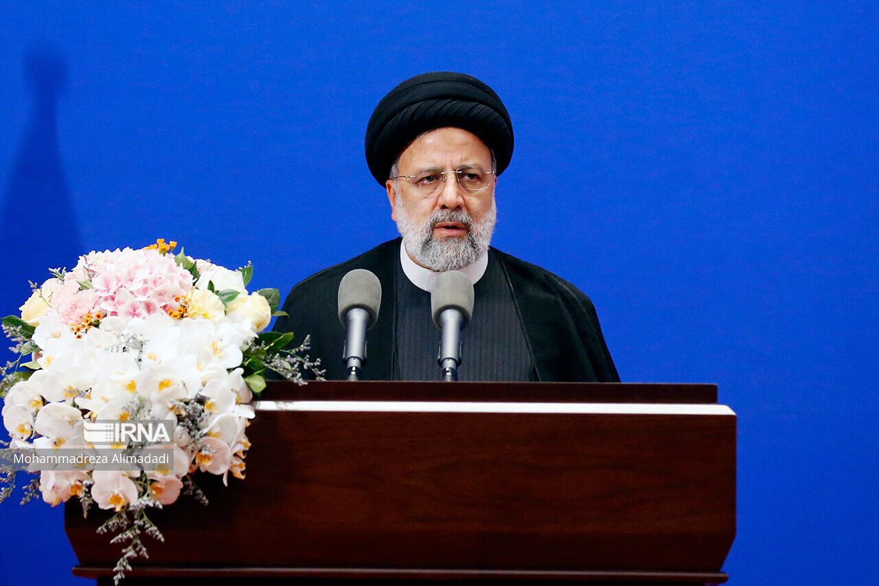 آیة‌الله رئيسي: أميركا فشلت في ايقاف الشعب الإيراني عبر الحظر