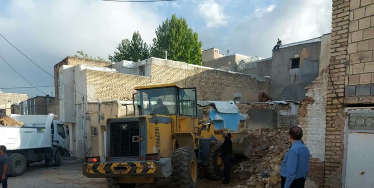 تخریب بیش از 100 خانه محل تجمع معتادان در«آقاجان» کرمانشاه