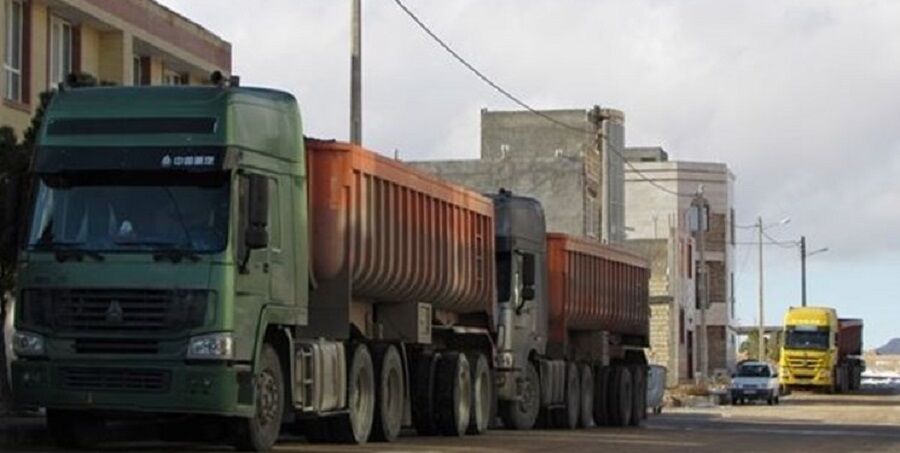 پلیس راهور همدان کامیون‌های پارک‌شده در مناطق مسکونی را جریمه می‌کند