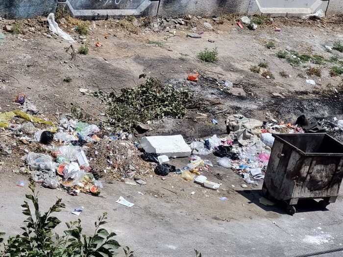 درخواست مردم کرمانشاه از شهرداری: زباله‌ها را جمع کنید