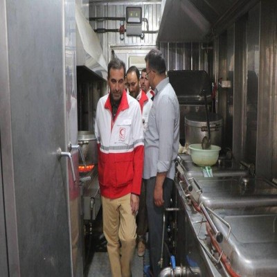 راه‌اندازی آشپزخانه سیار و نانوایی اضطراری هلال‌احمر در کرمانشاه