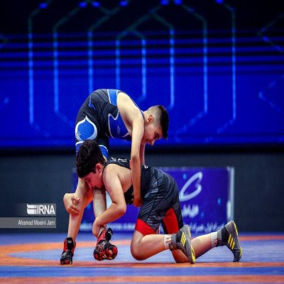 اصرار به کاهش وزن کُشتی‌گیران رده‌های پایه تخلف است