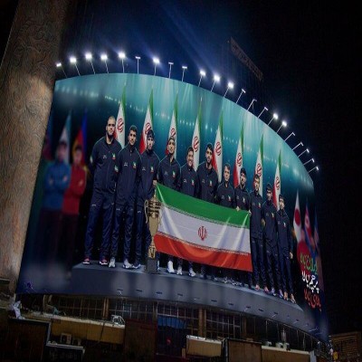 تصویر قهرمانان کُشتی فرنگی بر دیوارنگاره میدان ولیعصر تهران