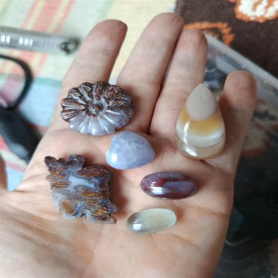 گوهر، عشق و صبر؛ روایت بانویی که سنگ را جان می‌دهد