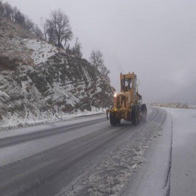 بازگشایی 50 راه روستایی در نهاوند با اجرای 450 کیلومتر باند برف‌روبی