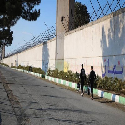 آزاده دفاع مقدس پنج زندانی را در همدان آزاد کرد
